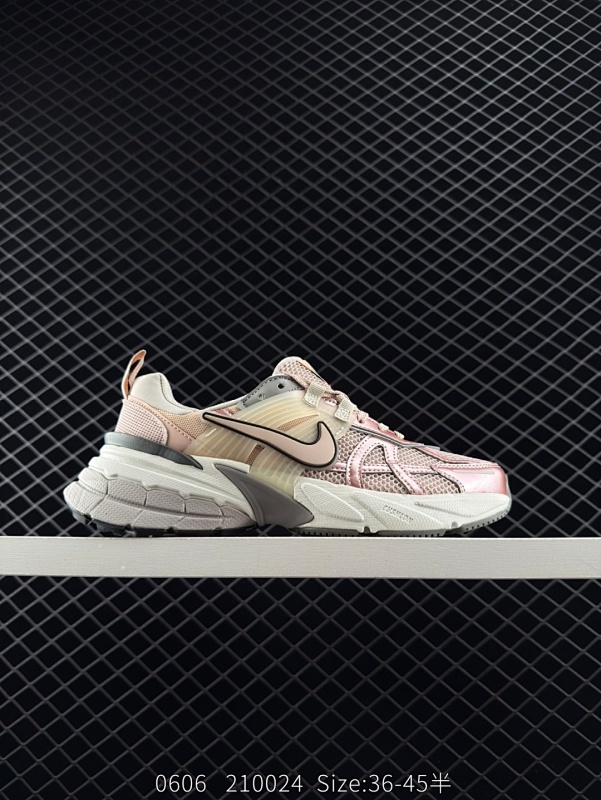 120 公司级✅耐克NIKE V2K RUN跑步鞋复古风潮 网面透气运动鞋 灰银紧致的鞋面材质提供良好的包裹性鞋侧 Swoosh以及鞋头部分搭配增添不少亮点的镀铬细节鞋垫上印有Bill Bowerma