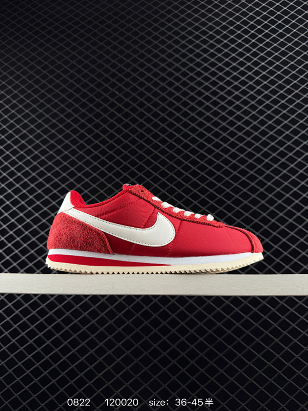 100 NIKE CLASSIC CORTEZ NYLON PREN 全新配色经典阿甘休闲跑步鞋 纯粹而执着的精神，使得Cortez种在了一代人的心里，无论是否喜欢它复古的鞋型，一双Nike Clas