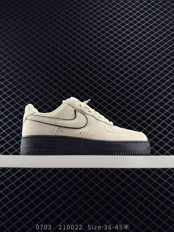 110 真标✅耐克Nike AIR FORCE 1’07空军一号低帮百搭休闲运动板鞋。柔软、弹性十足的缓震性能和出色的中底设计，横跨复古与现代的外型结合，造就出风靡全球三十多年的Force 1。 货号