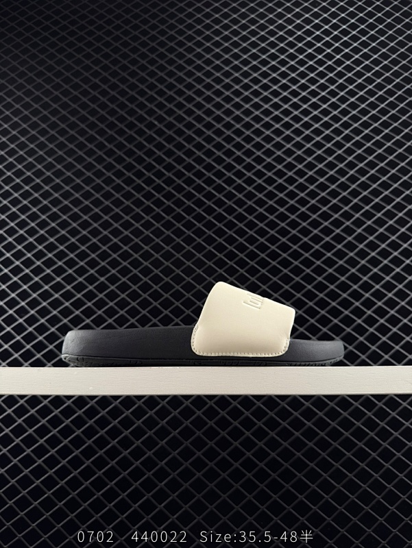 110 【公司级】Lululemon.RestfeelTM 露露乐檬休闲运动拖鞋 一字拖 沙滩️凉拖鞋 让运动后的双脚得到更好的休憩 伴你轻松开启精彩行程。拖鞋尺码标准 可满足大多数人的鞋码需求