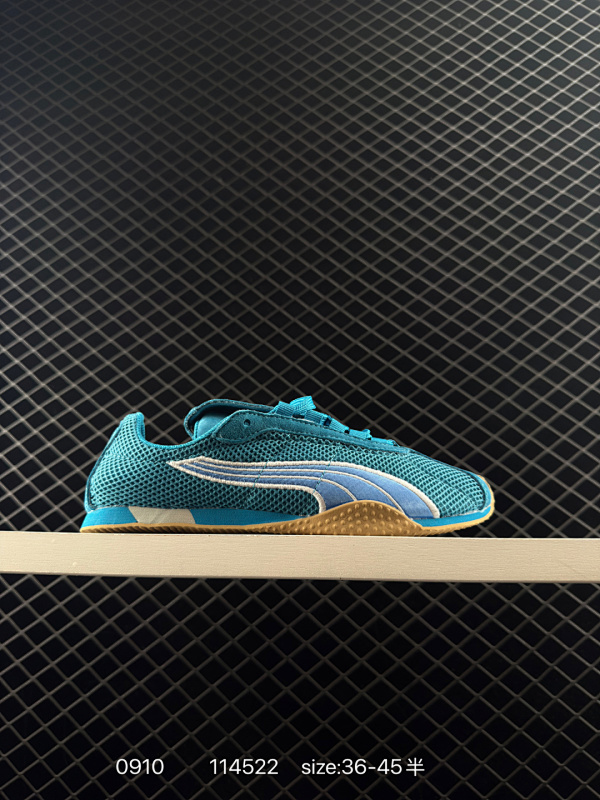 110 彪马Puma H-Street 低帮专业越野德训鞋 实拍首发  PUMA H-STREET的设计巧妙融合了经典与创新 透气网面鞋身是对复古运动美学的致敬 它不仅延续了PUMA一贯的运动基因 更