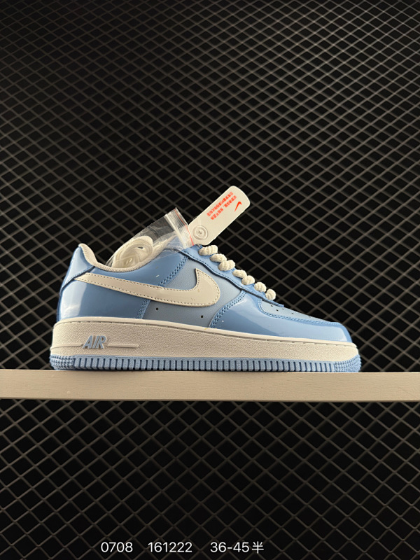 110 真标✅耐克Nike Air Force 1’07空军一号低帮百搭休闲运动板鞋。柔软、弹性十足的缓震性能和出色的中底设计，横跨复古与现代的外型结合，造就出风靡全球三十多年的Force 1。