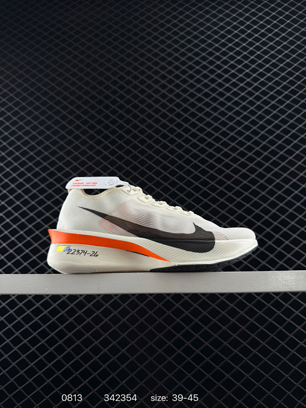 270 Nike Air Zoom Alphafly NEXT% 4整体采用前作的设计语言，并且对后者的细节进行升级，马拉松和长距离路跑的性能极限设计而生。 货号:HF6414 尺码:看图所示 编码：