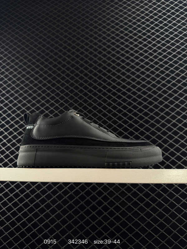 230 ECCO爱步 百搭休闲款跑步休闲鞋 精选鞋面走线工整 清晰质感 原单品质 采用ECCO家族工艺 高端时尚 简约大气 防滑舒适 时尚运动 货号：8032545 1094 尺码：39-44 编码：