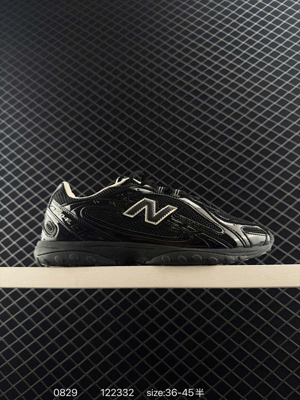 160 New Balance 新百伦204 系列  复古休闲运动百搭老爹跑步鞋 #采用猪巴革组合网织鞋面材质 #3层组合底模精密开发 #中底嵌入碳板缓震及后跟嵌入TPU装饰条稳固 官方货号: U20