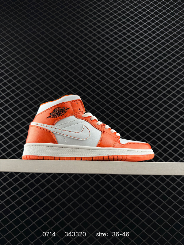 100 Jordan/乔丹 原档案原数据开发版型，采用同源一致色卡无色差正确软质纳帕荔枝皮革组合磨砂小牛皮鞋面材质，原厂立体填充鞋舌海绵，中底注胶孔及缜密中底拉帮工艺，原数据开发模具大底❗️质感太绝,