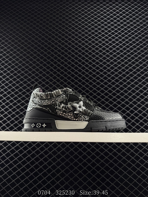 150 Louis Vuitton Skate Sneaker 路易威登低帮休闲鞋 牛皮材质 明星同款  货号：DM180912003517 Size：39-45 编码：325230  详情