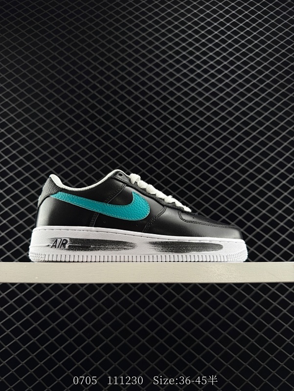 150 ✅耐克Nike AIR FORCE 1‘07空军一号低帮百搭休闲运动板鞋。柔软、弹性十足的缓震性能和出色的中底设计，横跨复古与现代的外型结合，造就出风靡全球三十多年的Force 1。