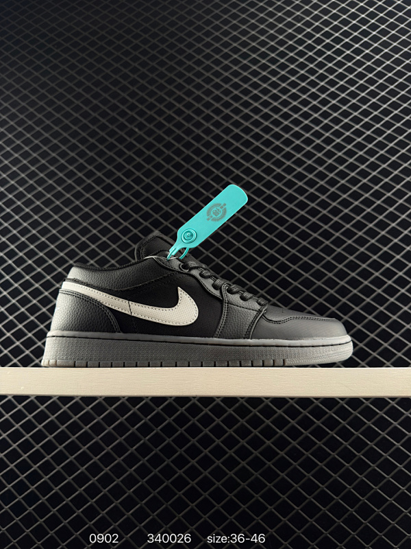 130 Jordan/乔丹 AJ1低帮 男女鞋半码制，原楦原档案数据开发，采用荔枝纹头层皮拼接牛剖革鞋面材质，缜密拉帮中底及注胶孔，外置防滑耐磨橡胶大底❗黑脚趾真的要来了，耐克Nike Air Jor