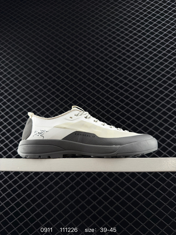 130 始祖鸟 ARC'TERYX Norvan LD 3 户外越野鞋，集顶尖于大成的户外鞋 长距离王者！每一颗越野的心都有着与之契合的Norvan鸟鞋。Norvan LD的外观看似朴实，却散发着一股