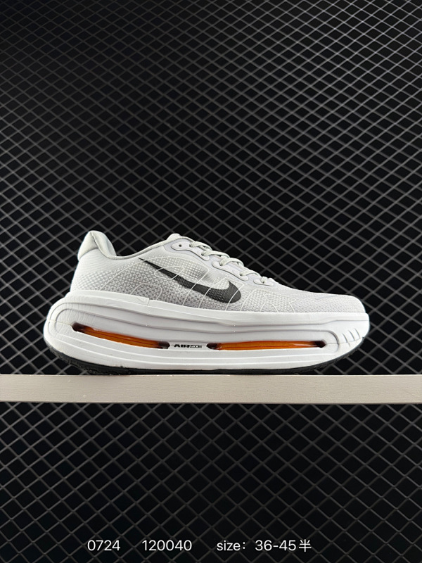 200 公司级✅Nike VOMERO PREMIUM 耐克 舒适减震防滑 低帮跑步鞋 全掌ReactX泡绵中底 前掌和后跟还配备了Air Zoom气垫单元 据说跑起来更快更舒适哦 这次最大的升级点