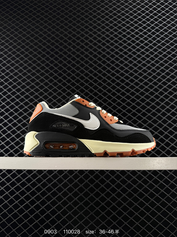 140 Nike Air Max 90气垫  全新配色 鞋身材质均选择皮革、织物、麂皮多种材质覆盖，保证质感的前提下，层次感也相当不错。细节方面，除了鞋舌的雪糕图案外，侧身半透明 Swoosh 也以果