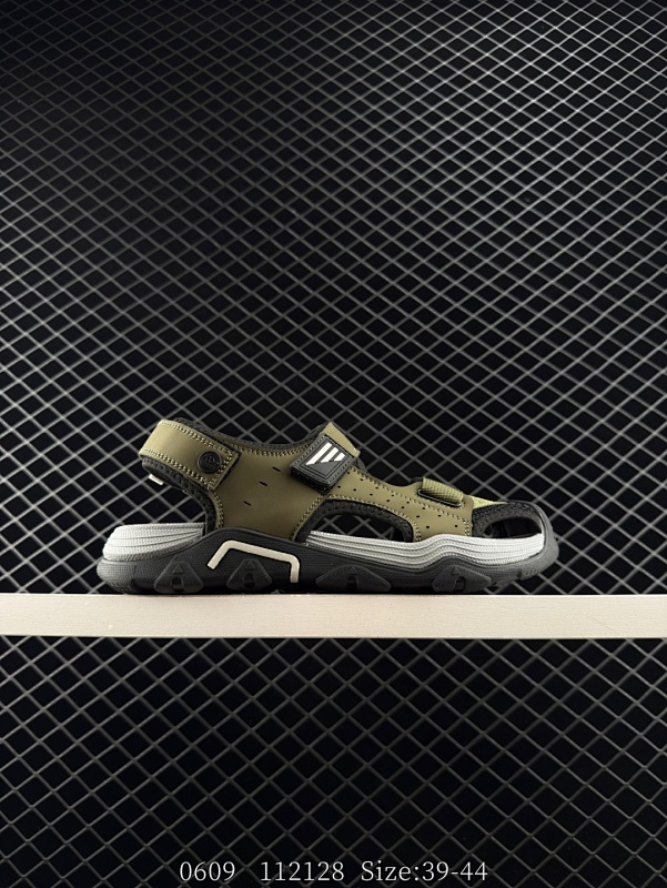 140 ECCO爱步男鞋夏季新款户外凉鞋 沙滩鞋男鞋 越野系列 酷爽夏日出行 褪去厚重和繁琐的束缚 百看不厌的拼接鞋面，个性走势畅游盛夏 鞋面采用抽绳扣，适应各种脚型 防撞鞋头构造 橡胶半包结构 形成