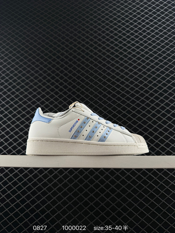 110 阿迪达斯Adidas Originals Superstar 贝壳头经典百搭休闲运动板鞋。 70年代诞生之初SUPERSTAR就定位于低帮篮球鞋，由于贝壳头的包裹性获得NBA球员魔术师的青睐，