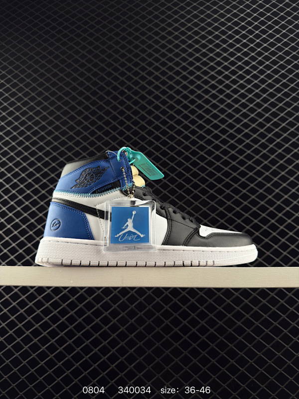 170 耐克 男女鞋 Nike Air Jordan 1 Retro High OG  乔丹一代aj1 乔1 AJ1 篮球鞋复刻运动鞋   皮面高帮板鞋的设计灵感源自运动夹克，带你重温入选球队时刻。采