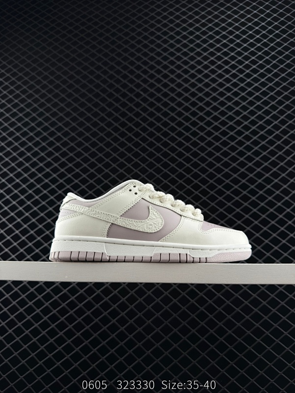 150 耐克Nike SB Dunk Low 扣篮系列 复古低帮休闲运动滑板板鞋。采用脚感柔软舒适ZoomAir气垫，有效吸收滑板等极限运动在落地时带来的冲击力，为街头运动者们提供更好的保护。 货号：