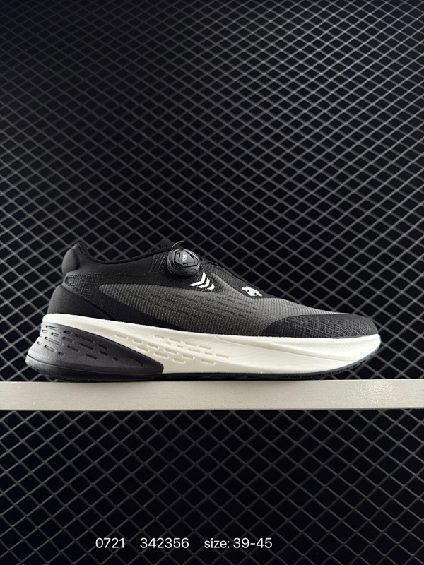 280 DESCENTE迪桑特 PRIMER GTX  时尚休闲运动覆盖防水男子越野跑鞋  官方同步上架 适合技术路线单日徒步穿着 aeriosflgtx鞋受到长途野外跑步鞋的启发 适合在变化的地形上