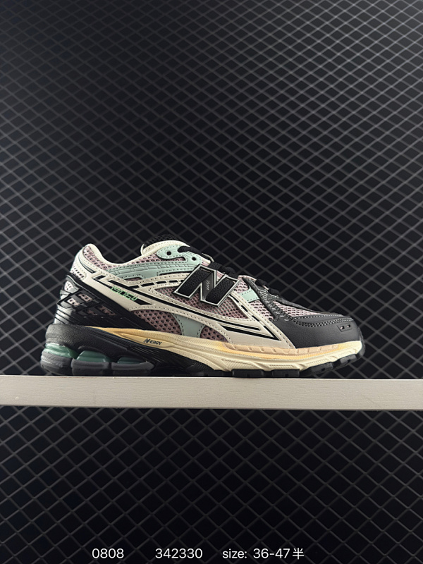 150 New Balance 1906系列复古老爹风休闲运动慢跑鞋 #采用轻质牛剖革拼接透气网眼衬垫织物鞋面材质 T-Beam大底提供足步弓支撑，保持步态稳定 后跟搭载外露缓震胶 货号：U1906N