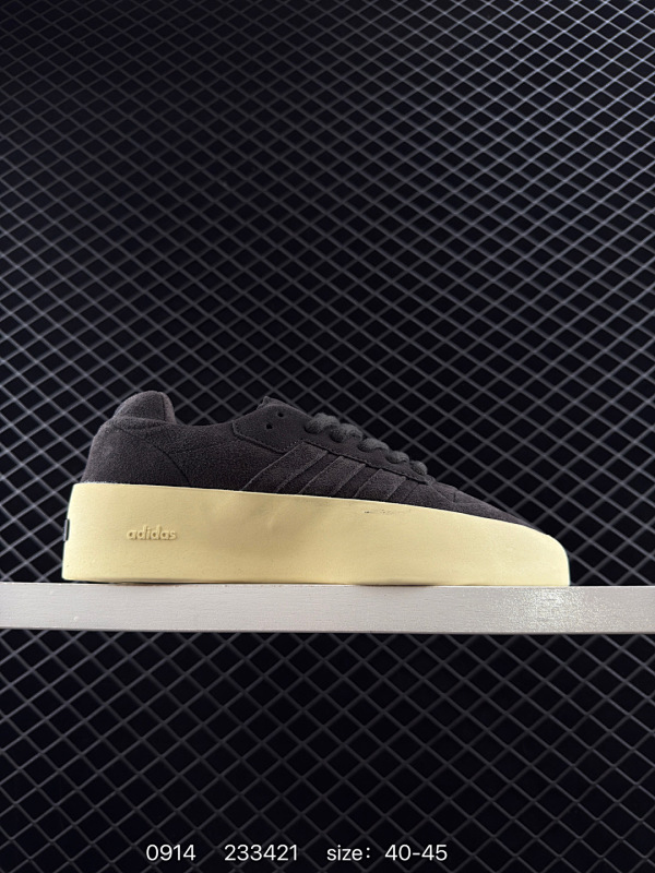 105 阿迪达斯联名 FOG Fear Of God x Adidas Athletics 86 Lo 复古厚底运动板鞋。一眼就看得出来敬畏上帝风格，鞋面中用了质感拉满的皮革覆盖，加厚的大底，鞋身侧边