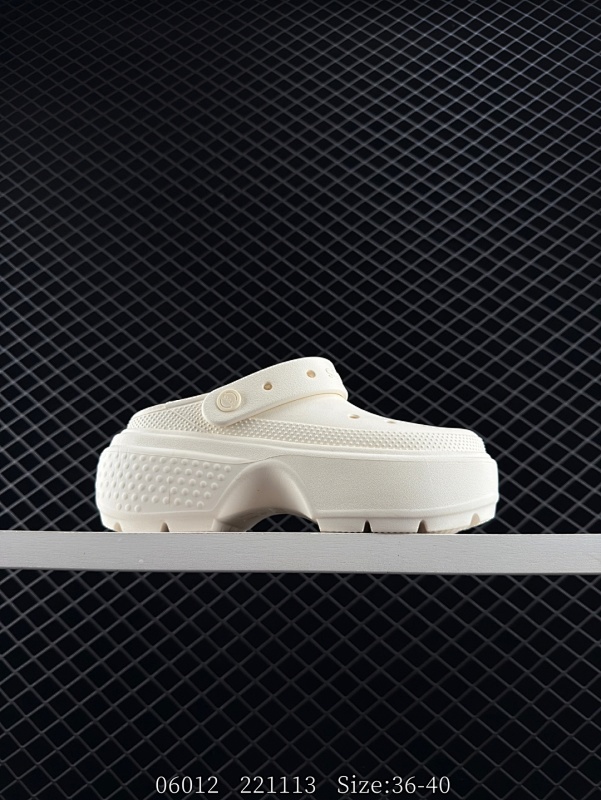 65 卡骆驰Crocs Classic Clog 卡骆驰系列休闲沙滩洞洞拖鞋凉鞋 超轻Croslite专利材料打造 鞋面更加耐用易清洗 该鞋款轻盈舒适 2002年 经典克骆格诞生 秉承外形简单 穿着舒