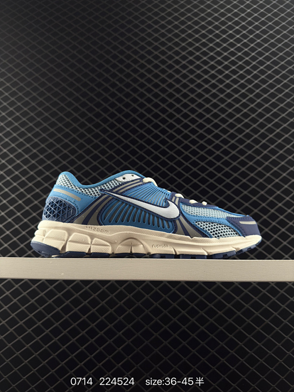 120  Nike Zoom Vomero 5 SP 佛莫罗5代系列经典复古休闲运动慢跑鞋  #采用环保纤维革饰片组合网眼布鞋面材质 正确后跟TPU加固 耐弯折热塑框架支撑鞋身 中底搭载EVA轻量缓震