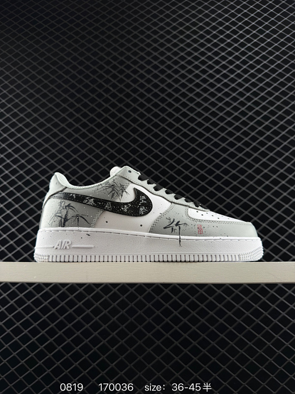 180 公司级耐克Nike Air Force 1“07空军一号低帮百搭休闲运动板鞋。柔软、弹性十足的缓震性能和出色的中底设计，横跨复古与现代的外型结合，造就出风靡全球三十多年的Force 1。 货号