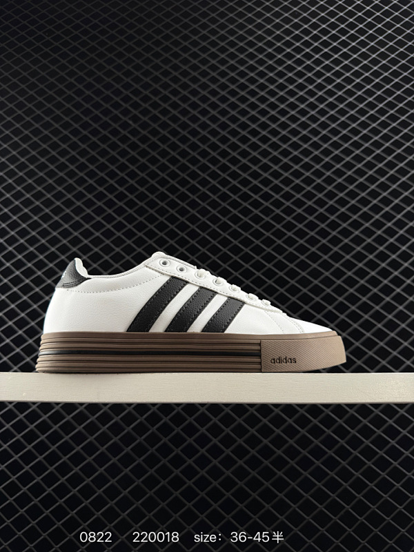 90 真标✅Adidas DAILY 4.0 DAILY 4.0舒适百搭 低帮 板鞋 adidas DAILY 4.0 板鞋融合了复古与现代风格，简约而富有质感。整体线条流畅，轮廓分明，尽显时尚气