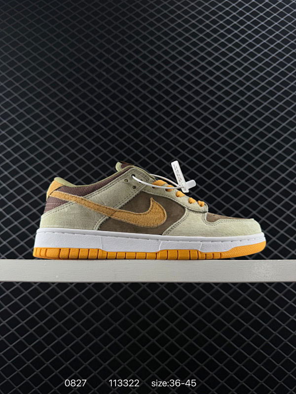 110 Nike Dunk SB Low ”Premiumf“ 耐克 SB 低帮 灰棕色 耐磨透气低邦透气滑板鞋 鞋身整体采用白色皮革打造，搭配灰色皮革框架覆盖层，整体简约富有质感；鞋身两侧Swoos