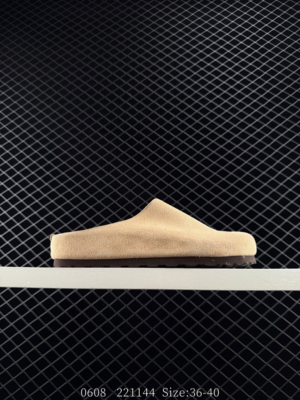 220 ✅博肯 Birkenstock 拖鞋 广东原产#德国百年知名鞋履品牌·博肯Birkenstock 勃肯#采用质地柔软牛皮绒面材质#中底搭载缓震软木橡胶 其特有的鞋床设计，贴合脚面穿着舒适 Bi