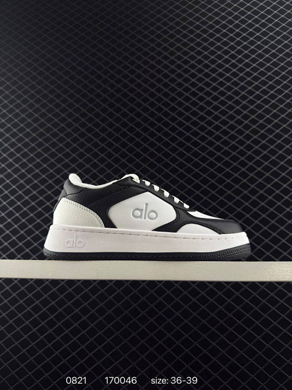 230 alo yoga Recovery Mode 百搭轻便 防滑减震低帮板鞋  鞋底有一圈咖啡色点缀的橡胶底，鞋垫巨厚，起码增高3、4厘米，还附赠一副纯白鞋带。 尺码:36-39半 编码：1700