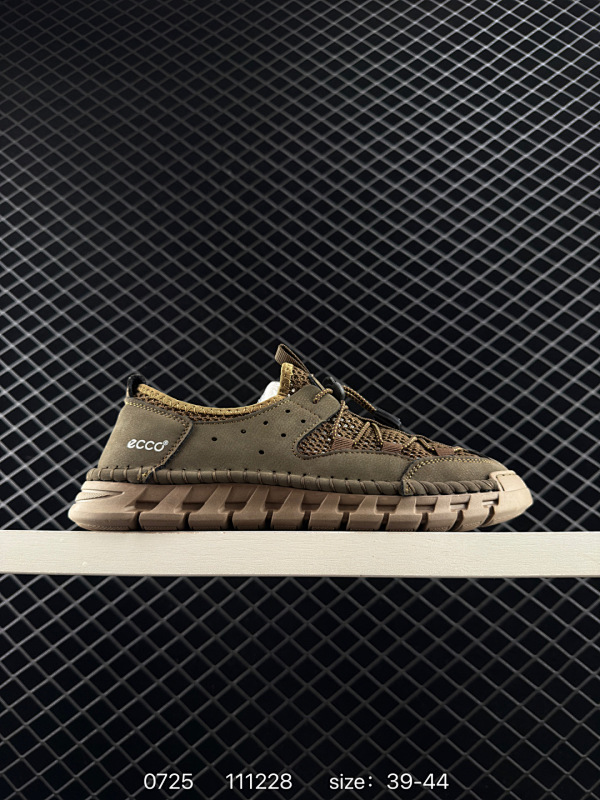 140 【公司级】ECCO爱步 小红书爆款小白鞋 新款百搭休闲款 Ecco/爱步厚底增高板鞋休闲板鞋 透气轻质系带轻便运动鞋。ecco爱步是世界四大休闲鞋类品牌之一，总公司设于丹麦。旗下鞋款具有重量轻
