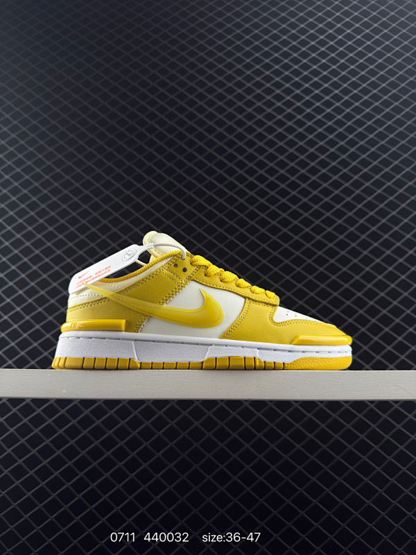 160 Nike/耐克 男女鞋真标半码制，2021版更新数据窄楦版型，采用软质牛剖革鞋面材质，鞋垫嵌入EVA缓震物料，全新窄版翘头耐磨橡胶大底❗️立体感十足更具科幻风格，全新耐克Nike SB Dun