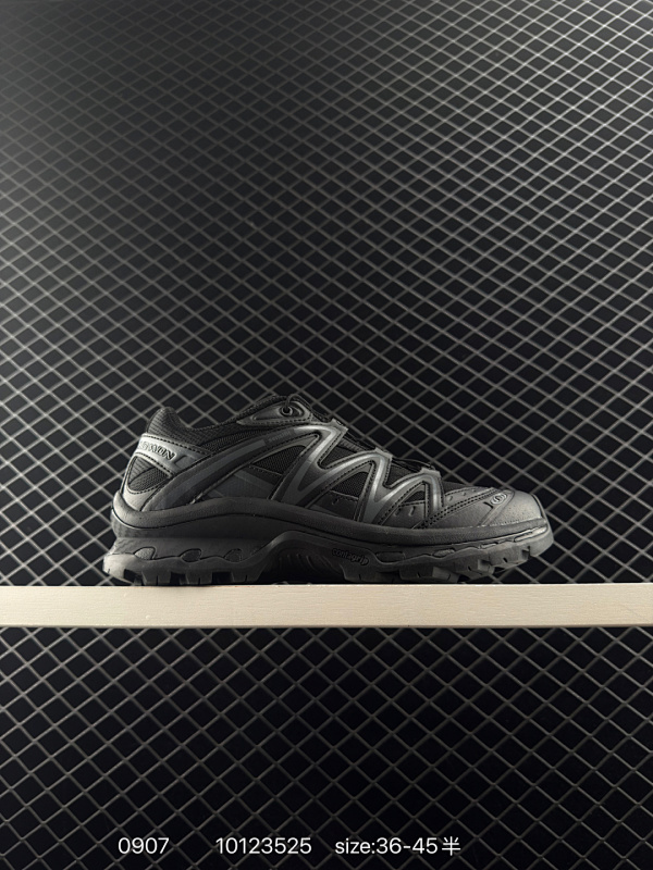 125首发出货 Salomon XT-QUEST ADV 萨洛蒙户外越野跑鞋 鞋面采用SENSIFIT贴合技术 全方位贴合包裹脚型 鞋跟部鞋底牵引设计 提供强大的抓地性能 更适应野外崎岖不平的道路 其