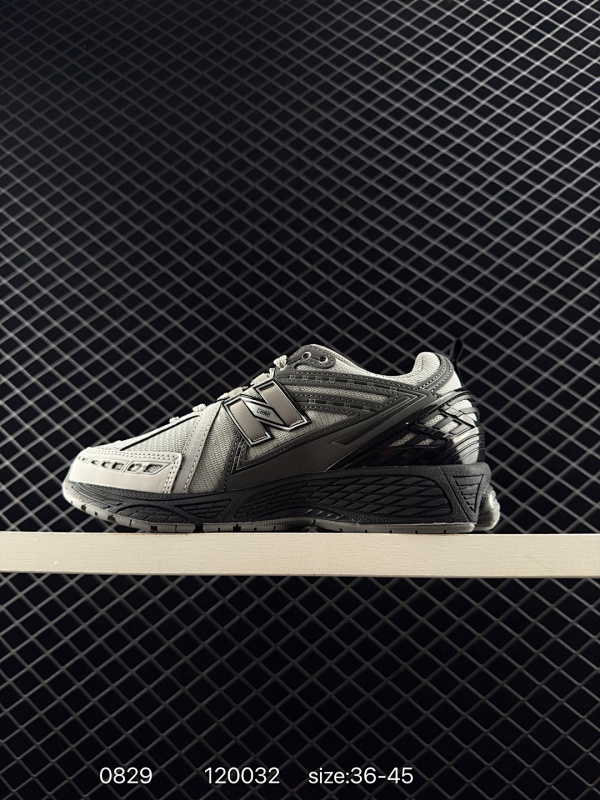 160 New Balance M1906RI NB宝藏老爹鞋款，复古元素叠加，质感超级棒，楦版型材料细节做工精细，货如实拍图 作为NB最经典的档案鞋型之一，与2002一样，1906有着NB最成熟的技