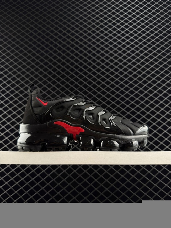 100 Nike Air Max Plus 耐克 轻便缓震 耐磨大气垫系列 跑鞋 全新的鞋面材质搭配TPU波浪纹理与内靴设计 打造如袜子般的贴合支撑体验 带来更加舒适的支撑于包裹感受 动态网状鞋带系统