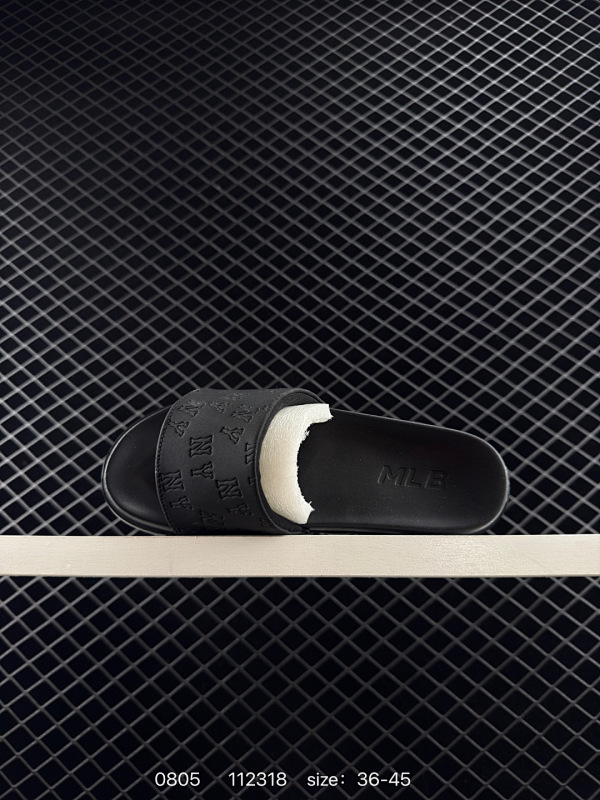 90 MLB MOUNDER MONOGRAM SLIDE纽约洋基队 夏季休闲拖鞋  MLB拖鞋 货号：3ALPSB053 （GP62） 尺码：36-45 编码：112318 全文  详情