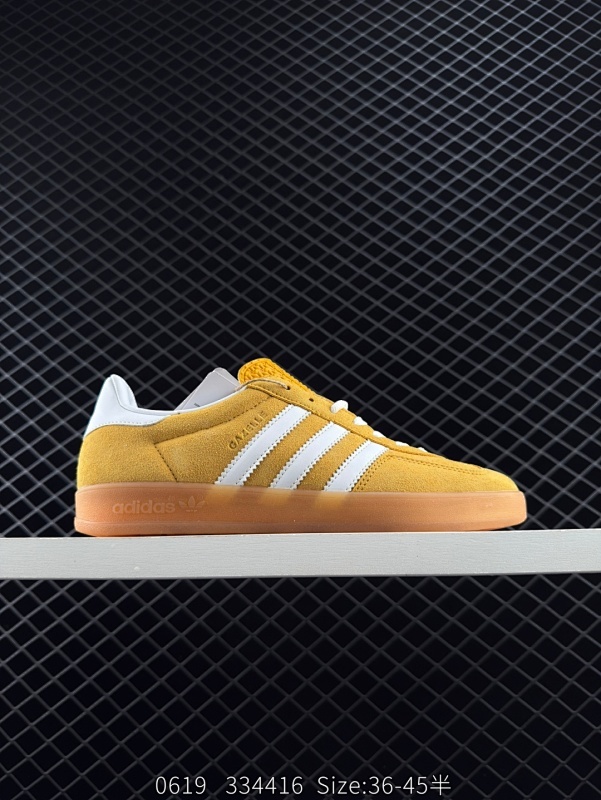 80 Adidas Gazelle Indoor Trainers 羚羊内训系列低帮复古百搭休闲运动德训风板鞋“麂皮土黄白生胶底” 货号：HQ8716 尺码：36-45带半码 编码：334416 全文