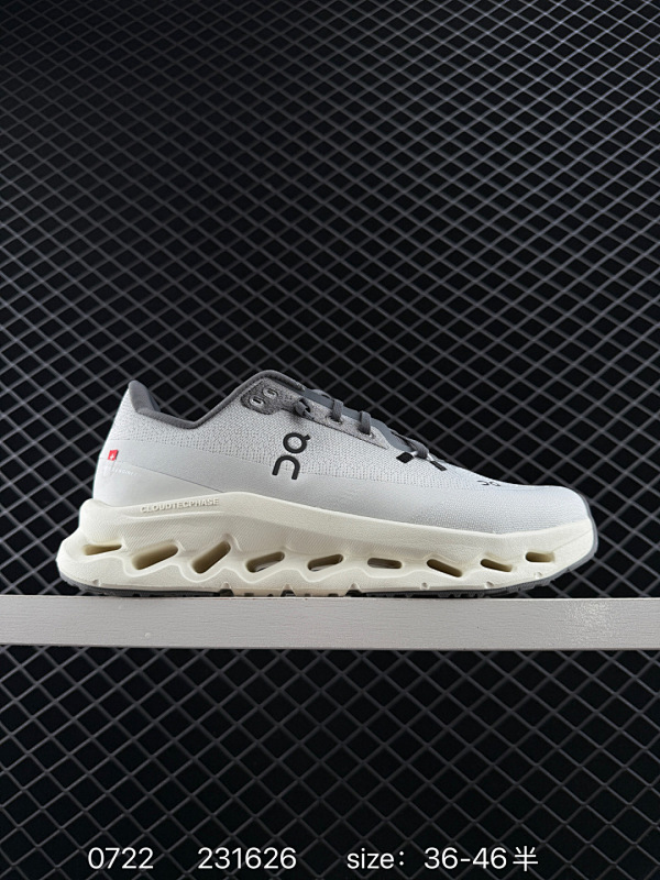 130 公司级✅On昂跑Cloudtilt 轻量运动休闲鞋  脚感很舒服 鞋底柔软且包裹性好 上脚显腿长 不管休闲还是运动都很百搭 是最好看最显质感的颜色 尺码:36 36.5 37.5 38 38.