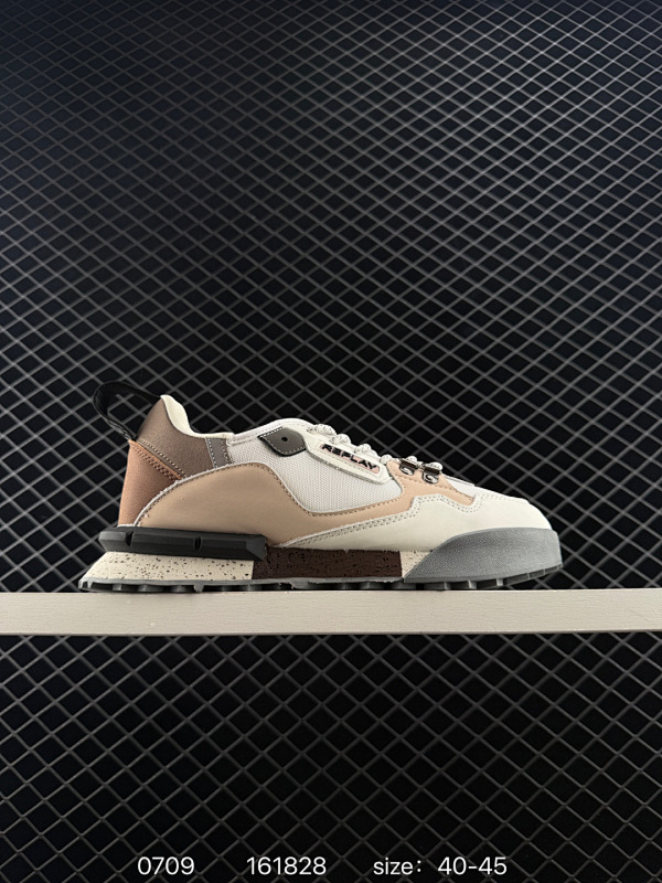 140 【新品】REPLAY时尚男鞋低帮休闲鞋减震慢跑球鞋2025春秋新款运动跑步鞋 REPLAY 是来自意大利的牛仔品牌，创立于1978年，品质卓越，具有独特的设计风格。男士低帮运动鞋鞋面采用皮