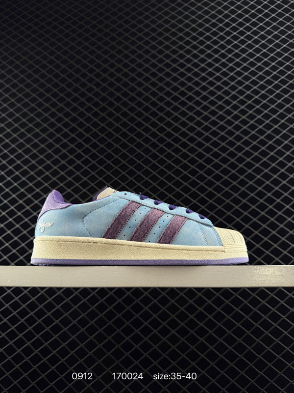 120 阿迪达斯Adidas Originals Superstar 贝壳头经典百搭休闲运动板鞋。 70年代诞生之初SUPERSTAR就定位于低帮篮球鞋，由于贝壳头的包裹性获得NBA球员魔术师的青睐，