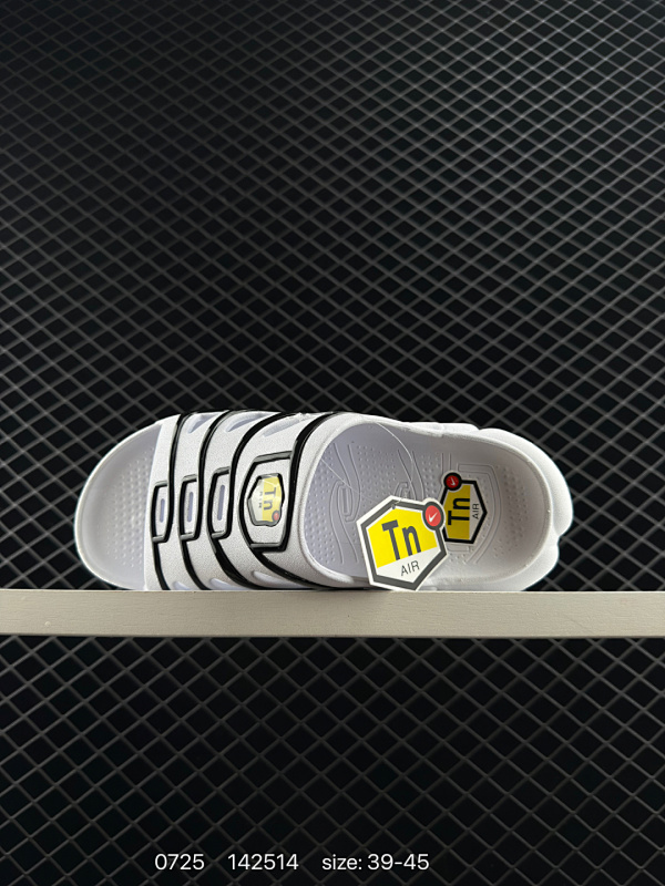 70 Nike/耐克 原楦原纸版数据开发，采用热熔处理工艺织物鞋面材质，前后高弹PU缓震中底组合Air气垫装置，外置防滑耐磨橡胶外底❗️全新演绎，再现经典Tn，耐克Nike Air Max Plus