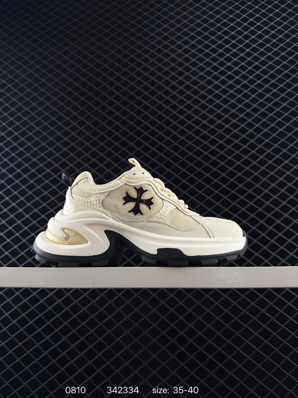 170 GG CC 女鞋 经典休闲运动鞋奢侈品百搭老爹鞋，在今年仍然很受欢迎。不挑衣服穿，也不挑包，随便搭。它穿上脚超级舒服，很软，还可以增高。鞋面采用的专门定制的小牛皮加透气网面材质，有一定的光泽，