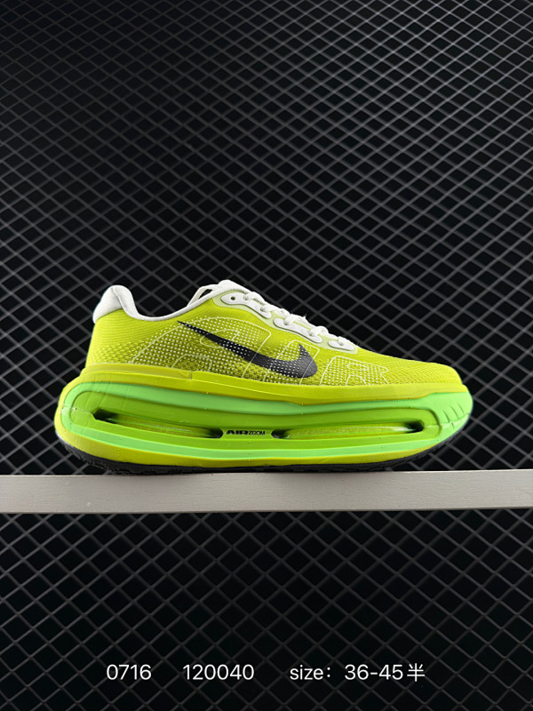 200 Nike VOMERO PREMIUM 耐克 舒适减震防滑 低帮跑步鞋 全掌ReactX泡绵中底 前掌和后跟还配备了Air Zoom气垫单元 据说跑起来更快更舒适哦 这次最大的升级点 首次引入