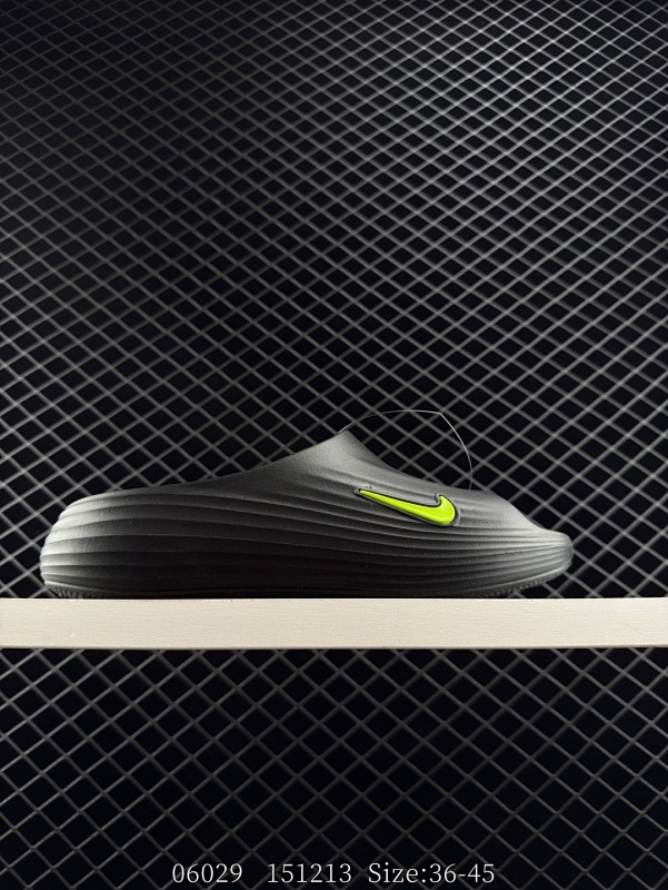 65 公司级✅Nike ReactX REJUVEN8 Slide耐克 简约舒适 洞洞鞋 由兼具轻便性和耐用性的EVA泡沫打造 拖鞋的外观十分吸引人 融合了舒适与时尚的元素 延续了简约独特的美学风尚