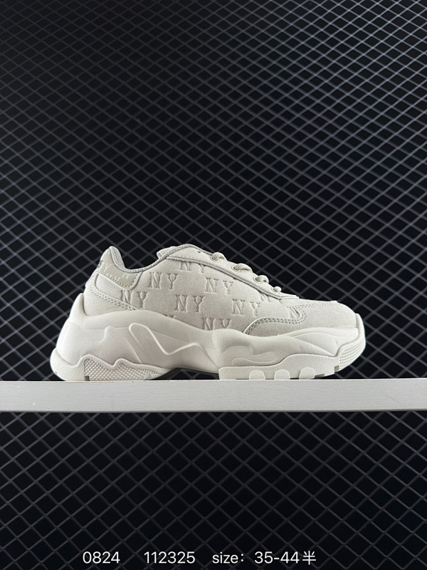 125 韩国MLB 男女复古老爹(MLB) BIGBALL CHUNKY A 复古印花 男女厚底增高纽约洋基队老爹运动休闲鞋 。MLB他们家老爹鞋一直都是深受大家喜爱的，版型好看，厚底增高效果也明显,