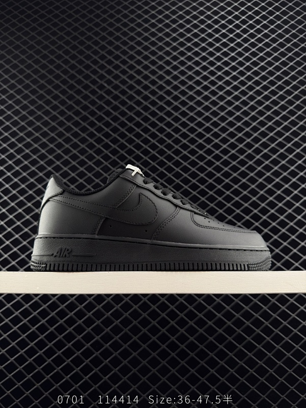 70 公司级✅NIKE AIR FORCE 1‘07 原楦头原纸板 打造纯正低帮空军版型 专注外贸渠道 全掌内置蜂窝气垫  原盒配件 原厂中底钢印、拉帮完美  货号：CW2288-001 Size：3