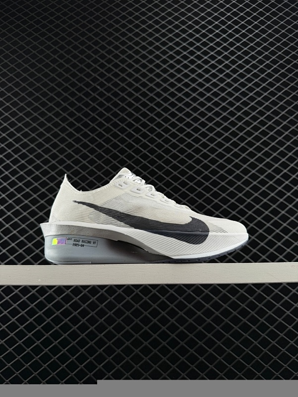170 公司级✅Nike ZoomX Vaporfly NEXT% 4耐克 轻量化 网面透气运动鞋 这款新一代最强跑鞋在鞋面和鞋底都进行了全方位升级鞋面使用了全新 Vaporweave 科技这种类似蝉