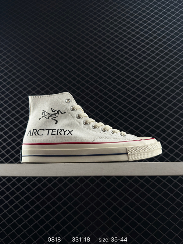 90 Converse All Star Lift 白黑厚底 王源同款 厚底增高百搭休闲鞋 经典白黑色系 鞋面搭配皇冠纸飞机印花 厚底设计拉长腿型 OrthoLite鞋垫放松脚感 舒适透气  尺码：3