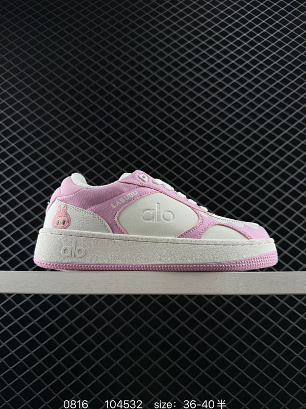 160 alo yoga Recovery Mode 百搭轻便 防滑减震低帮板鞋  鞋底有一圈咖啡色点缀的橡胶底，鞋垫巨厚，起码增高3、4厘米，还附赠一副纯白鞋带。 尺码:如图 编码：104532 全