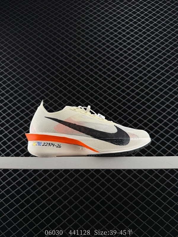 140 耐克Nike ZoomX Vaporfly NEXT% 4 马拉松系列公路竞速超轻缓震跑步鞋 鞋款轻盈，同时保持出色性能表现。此鞋款质感轻盈，无论是日常畅跑还是马拉松，皆可轻松驾驭。 货号：H